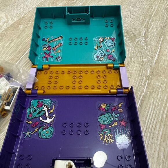 Lego Disney The Little Mermaid Story Book - 43213 - Opened Box - Picture 4 of 7